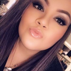 Meet your Posher, Zaira